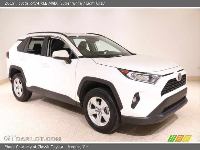 2019 Toyota RAV4 XLE AWD in Super White