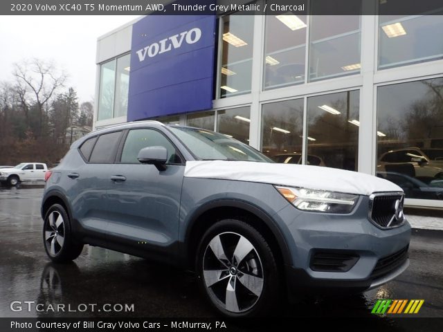 2020 Volvo XC40 T5 Momentum AWD in Thunder Grey Metallic