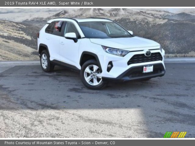2019 Toyota RAV4 XLE AWD in Super White