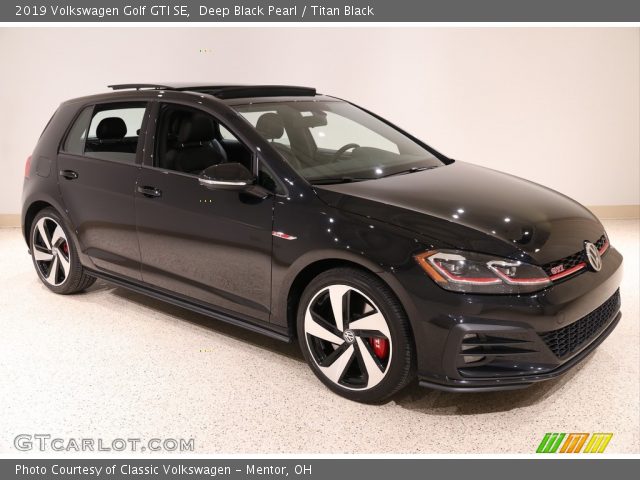 2019 Volkswagen Golf GTI SE in Deep Black Pearl