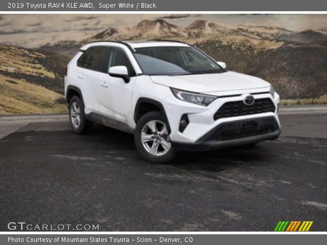 2019 Toyota RAV4 XLE AWD in Super White