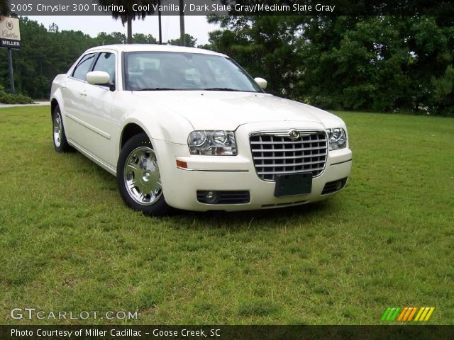 2005 Chrysler 300 Touring in Cool Vanilla