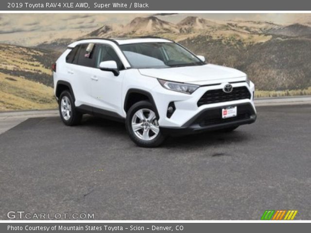 2019 Toyota RAV4 XLE AWD in Super White