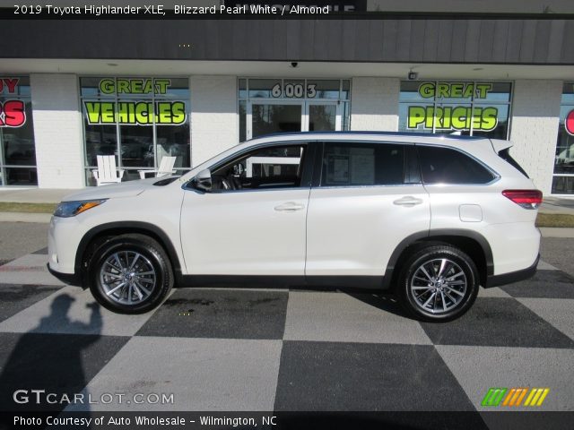 2019 Toyota Highlander XLE in Blizzard Pearl White