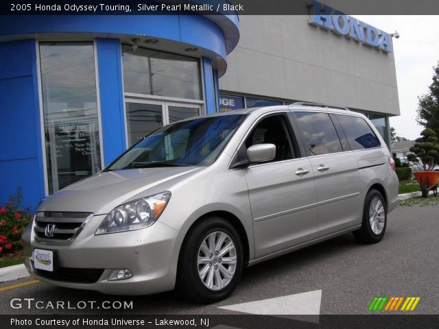 2005 Honda Odyssey Touring in Silver Pearl Metallic