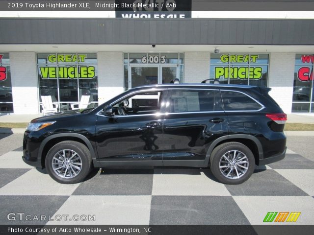 2019 Toyota Highlander XLE in Midnight Black Metallic