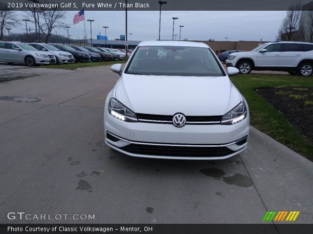 2019 Volkswagen Golf S in Pure White