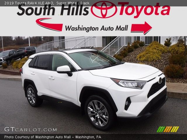 2019 Toyota RAV4 XLE AWD in Super White