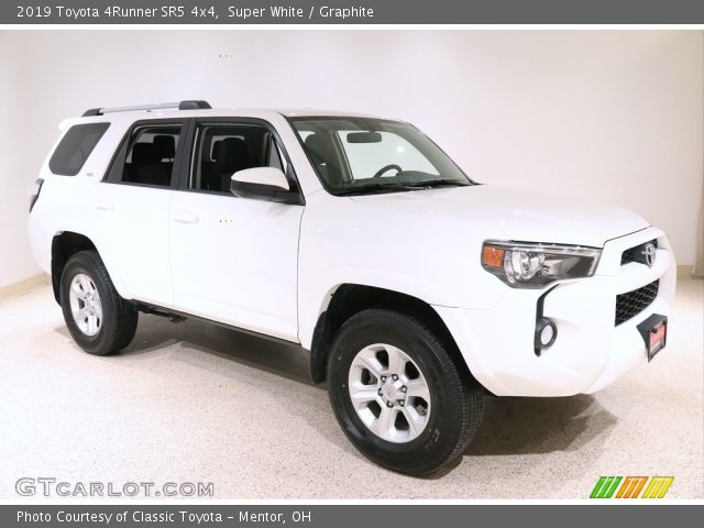 2019 Toyota 4Runner SR5 4x4 in Super White