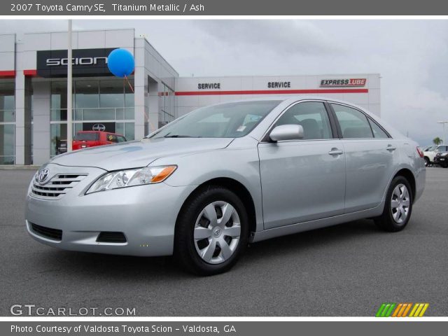 2007 Toyota Camry SE in Titanium Metallic