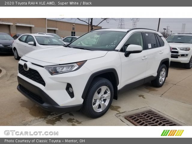 2020 Toyota RAV4 XLE AWD in Super White