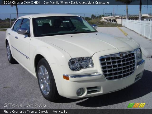 2009 Chrysler 300 C HEMI in Cool Vanilla White