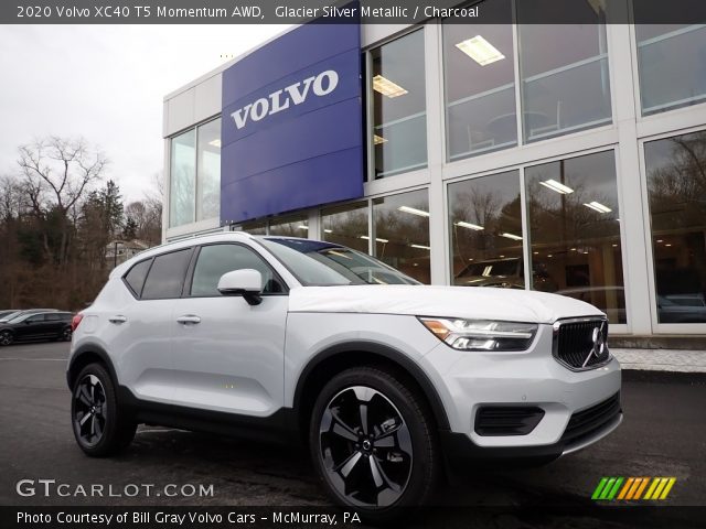 2020 Volvo XC40 T5 Momentum AWD in Glacier Silver Metallic