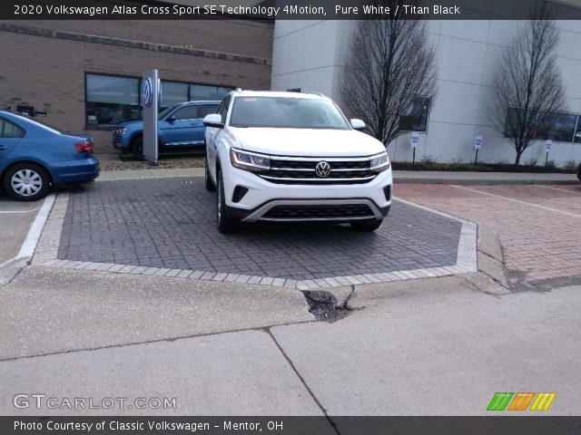 2020 Volkswagen Atlas Cross Sport SE Technology 4Motion in Pure White