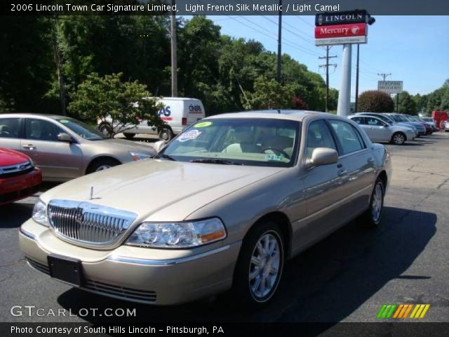 2006 Lincoln Town Car Signature Limited in Light French Silk Metallic