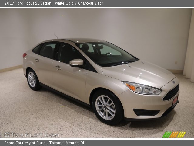 2017 Ford Focus SE Sedan in White Gold