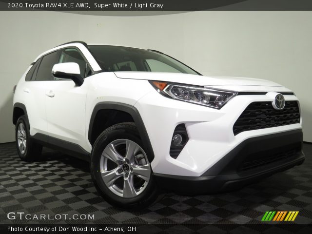 2020 Toyota RAV4 XLE AWD in Super White