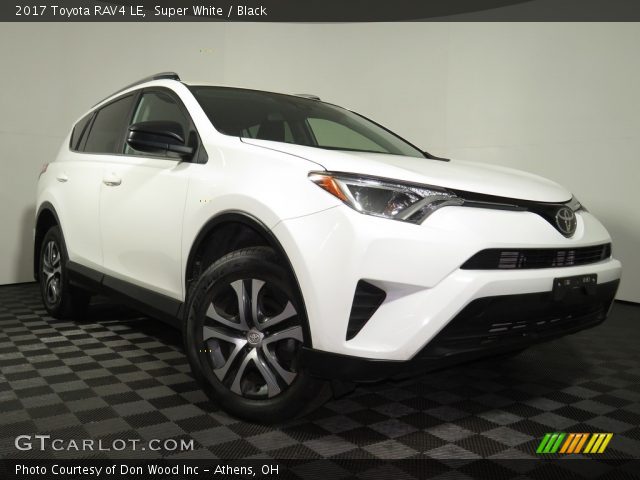 2017 Toyota RAV4 LE in Super White