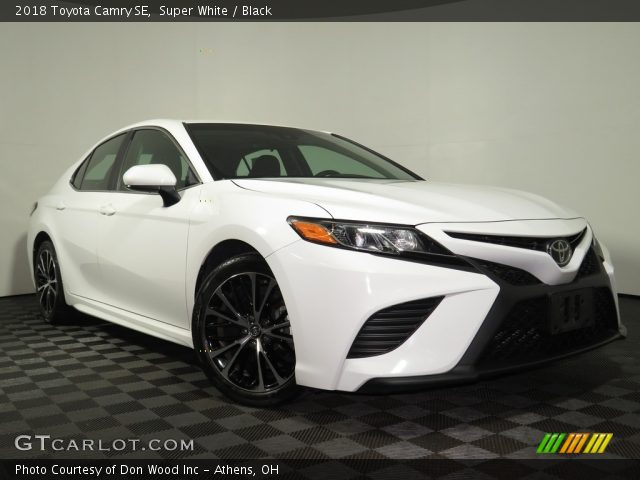 2018 Toyota Camry SE in Super White