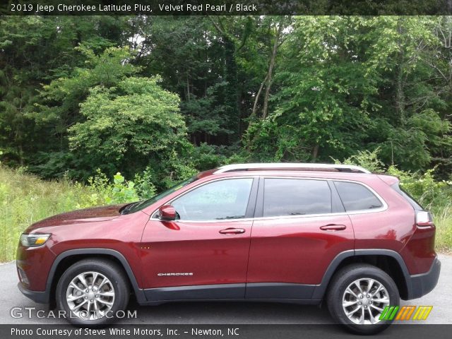 2019 Jeep Cherokee Latitude Plus in Velvet Red Pearl