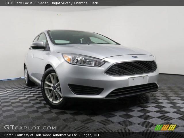 2016 Ford Focus SE Sedan in Ingot Silver