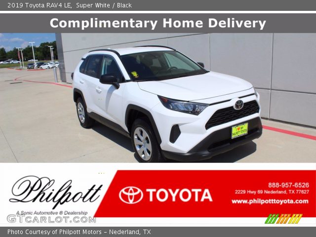 2019 Toyota RAV4 LE in Super White