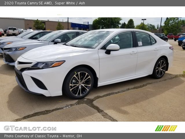 2020 Toyota Camry SE AWD in Super White