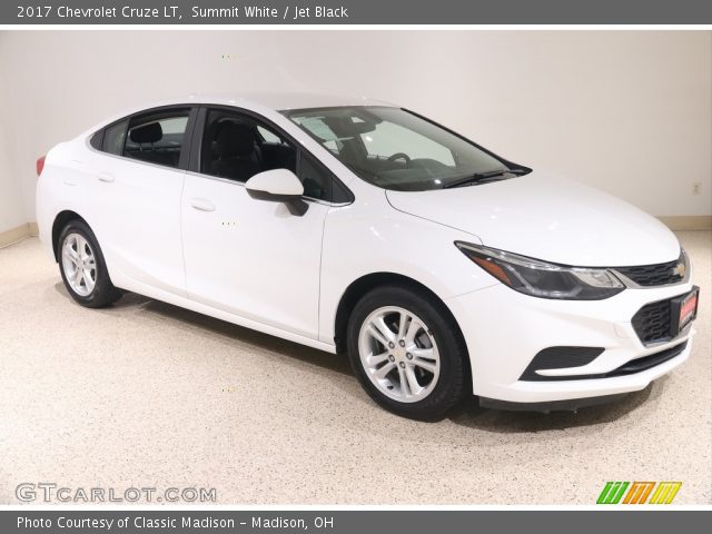 2017 Chevrolet Cruze LT in Summit White