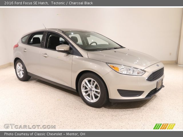 2016 Ford Focus SE Hatch in Tectonic