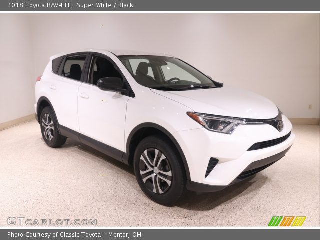 2018 Toyota RAV4 LE in Super White