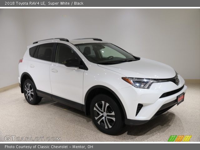 2018 Toyota RAV4 LE in Super White
