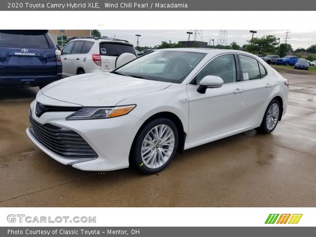 2020 Toyota Camry Hybrid XLE in Wind Chill Pearl
