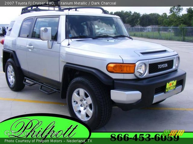 2007 Toyota FJ Cruiser 4WD in Titanium Metallic