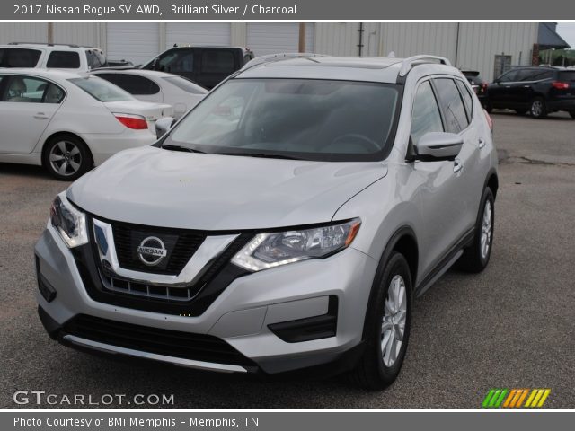2017 Nissan Rogue SV AWD in Brilliant Silver