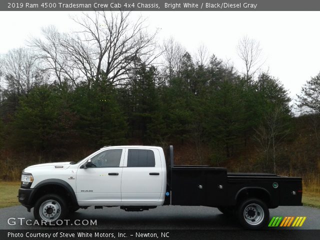 2019 Ram 4500 Tradesman Crew Cab 4x4 Chassis in Bright White