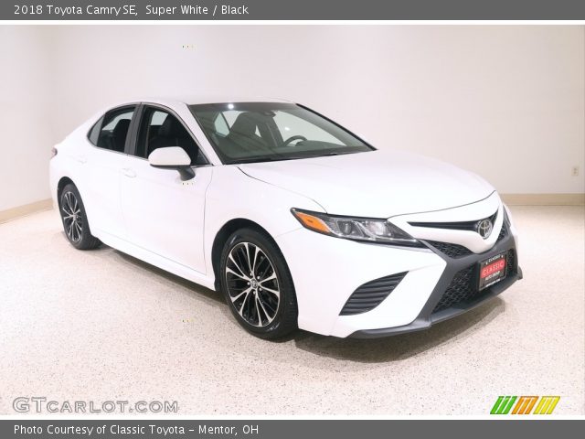 2018 Toyota Camry SE in Super White