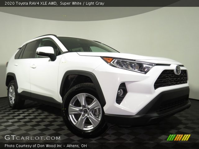 2020 Toyota RAV4 XLE AWD in Super White