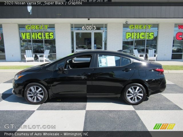 2020 Nissan Versa SV in Super Black