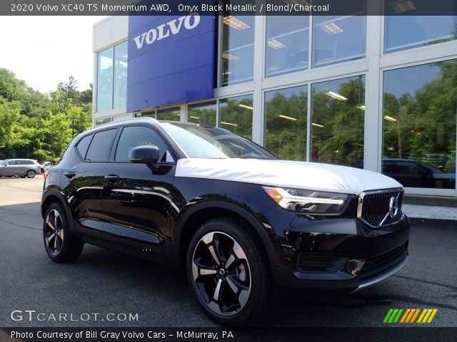 2020 Volvo XC40 T5 Momentum AWD in Onyx Black Metallic