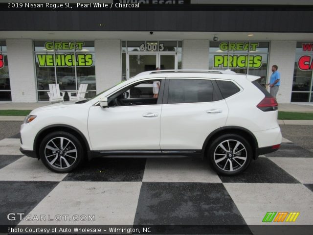 2019 Nissan Rogue SL in Pearl White