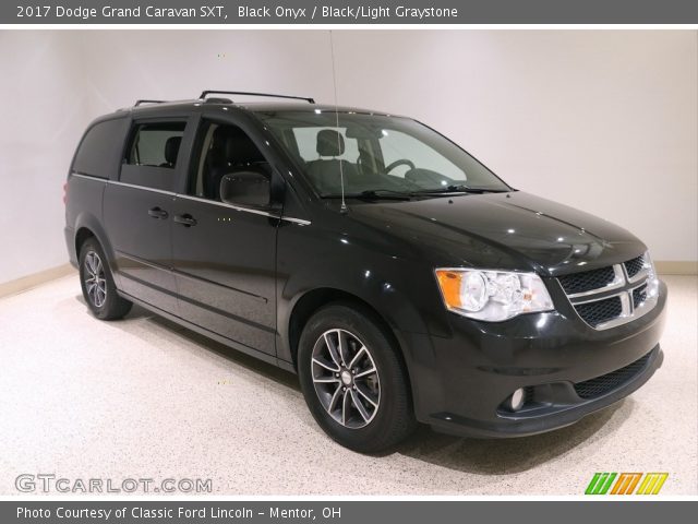 2017 Dodge Grand Caravan SXT in Black Onyx