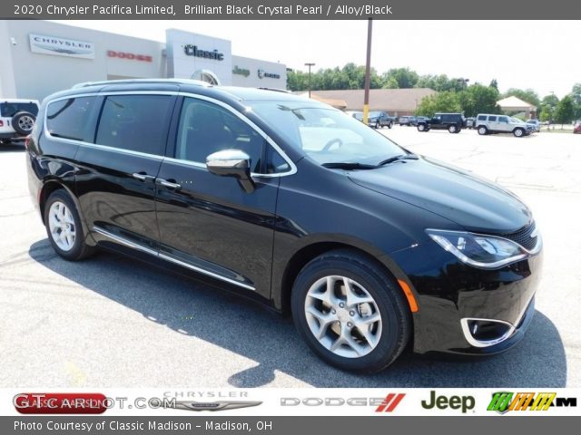 2020 Chrysler Pacifica Limited in Brilliant Black Crystal Pearl