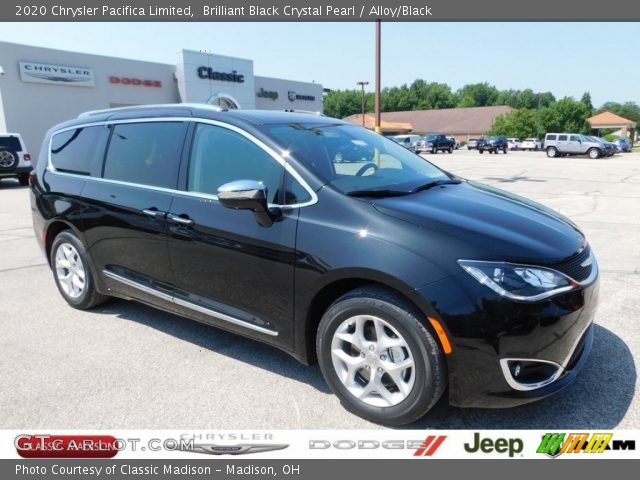 2020 Chrysler Pacifica Limited in Brilliant Black Crystal Pearl