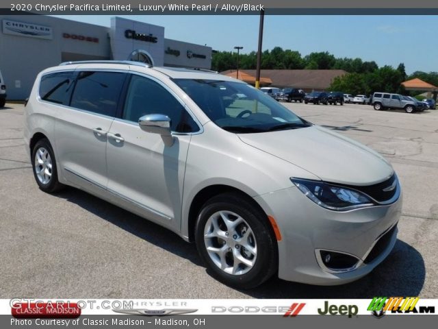2020 Chrysler Pacifica Limited in Luxury White Pearl