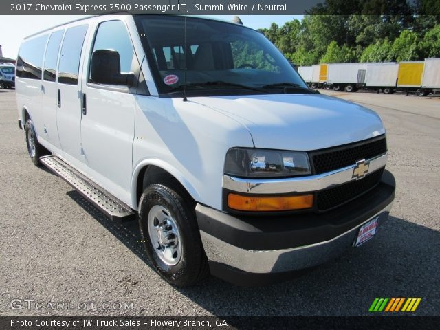 2017 Chevrolet Express 3500 Passenger LT in Summit White