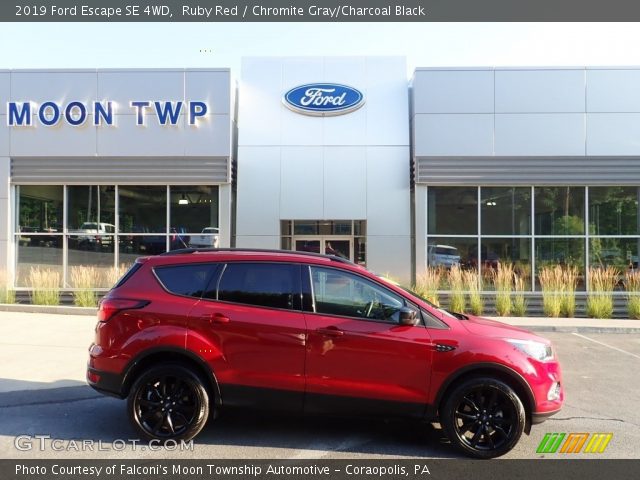 2019 Ford Escape SE 4WD in Ruby Red