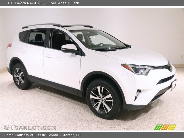 2018 Toyota RAV4 XLE in Super White