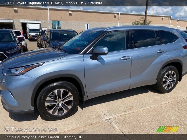 2020 Toyota Highlander XLE AWD in Moon Dust