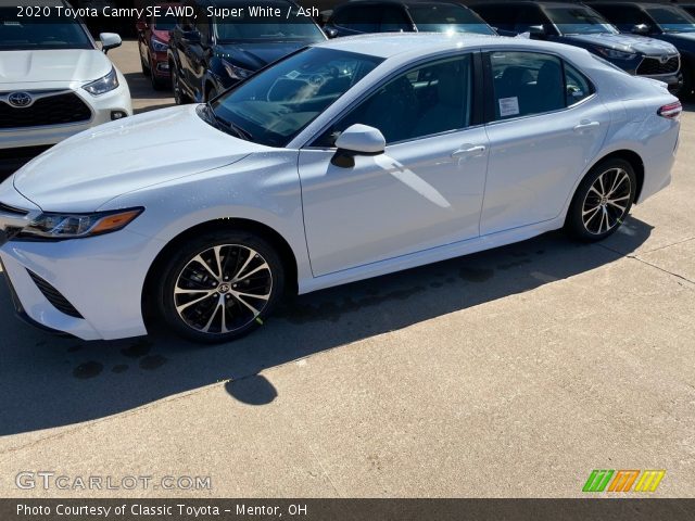 2020 Toyota Camry SE AWD in Super White