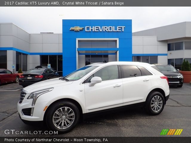 2017 Cadillac XT5 Luxury AWD in Crystal White Tricoat